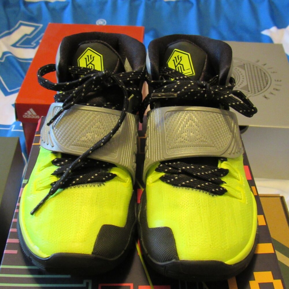 Nike Kyrie 6 Cross (PS) 2.5Y Volt/Black Reflect Silver Barely Worn - Picture 3 of 7